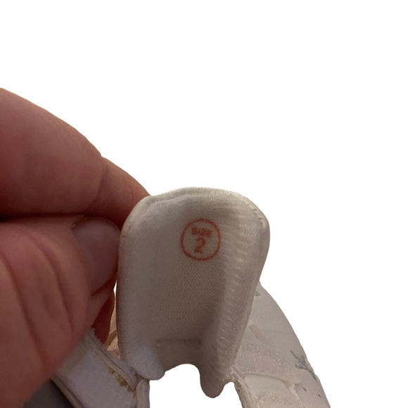 Kensie Baby Girls White Runners Size 2 - Picture 2 of 8